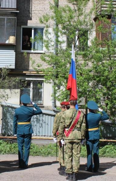 В Челябинске сегодня, восьмого мая, в преддверии Дня Победы были организованы персональные парады