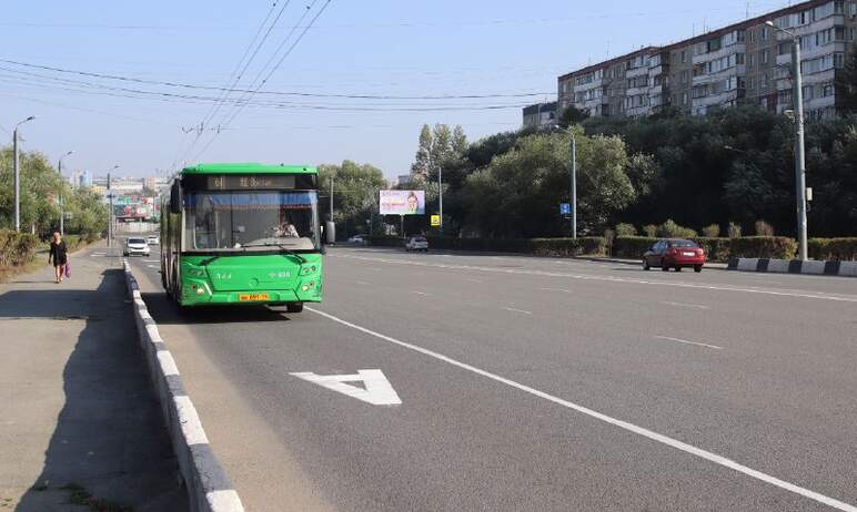 В Челябинске после обустройства выделенных полос появились сложности в движении транспорта.
