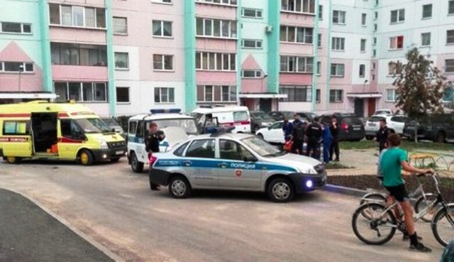 Инцидент произошел около восьми часов вечера в одном из дворов на улице Румянцева.