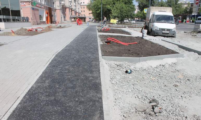 Новая пешеходная зона на улице Свободы в Челябинске, которую благоустраивают в этом году по федер