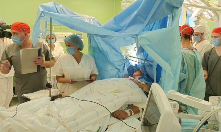 В стенах Челябинской областной клинической больницы впервые на Урале провели операцию с интраопер
