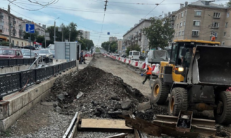 В Челябинске продолжается капитальный ремонт трамвайных путей на проспекте Победы, Шоссе Металлур