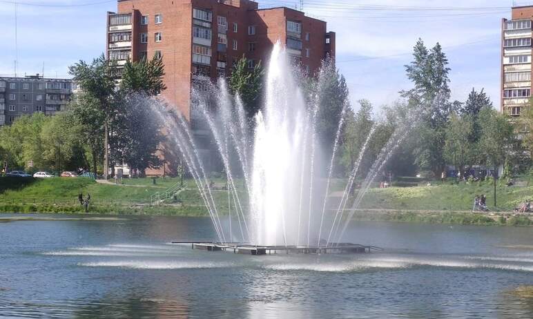В Ленинском районе Челябинска запустили фонтан на пруду «Девичьи слезы».

Символ лета бу