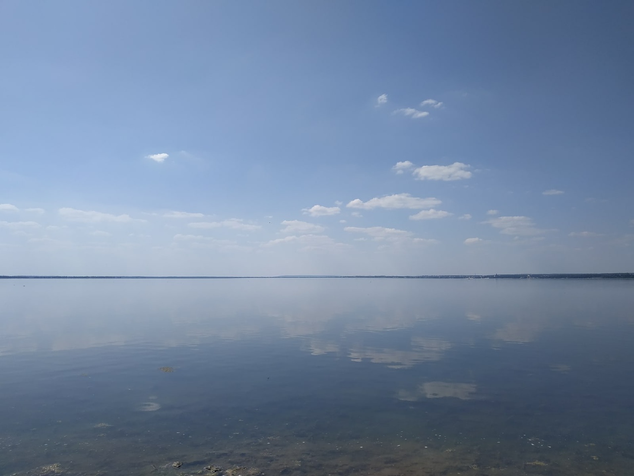 Озеро Смолино отражения неба