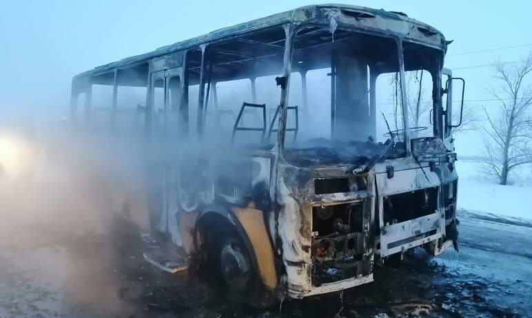 В Троицком районе Челябинской области сегодня утром, седьмого февраля, сгорел школьный автобус, е