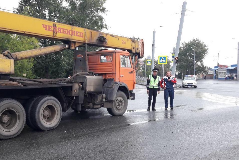 Автокран челябинск. Автокран сбил девочку в Челябинске. Автокраны из Челябинска. Автокран сбил автобус в Казани.