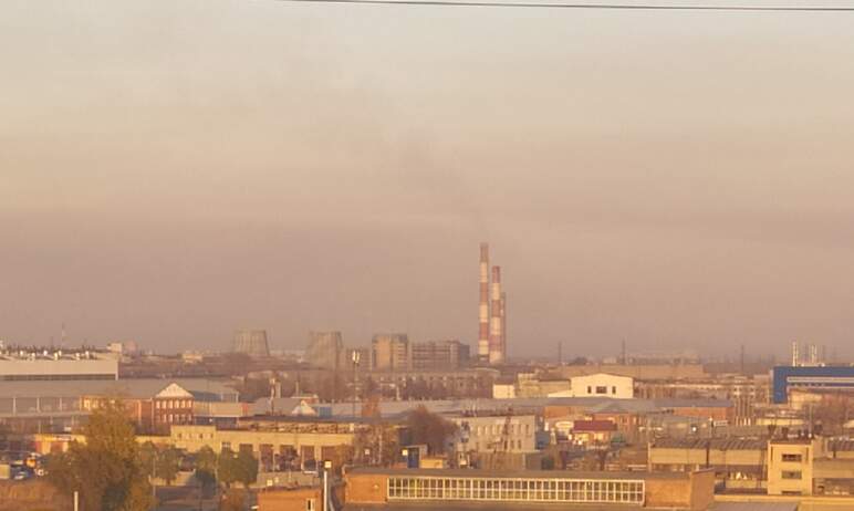 Жители Челябинска жалуются на жуткий смог и запах горелого, которые накрыли город минувшим вечеро
