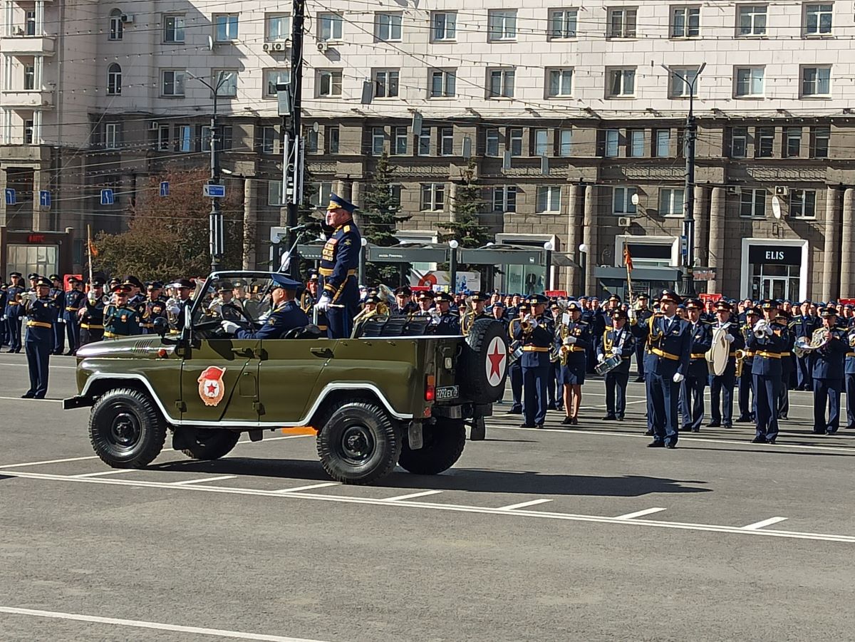 Челябинск парад победы фото