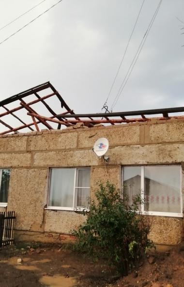 В Челябинской области от шквалистого ветра, сильной грозы пострадал ряд населенных пунктов.
