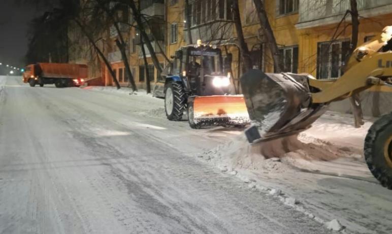 В ночь с пятого на шестое января с дорог Челябинска вывезено две тысячи 583 тонны снега. Это почт