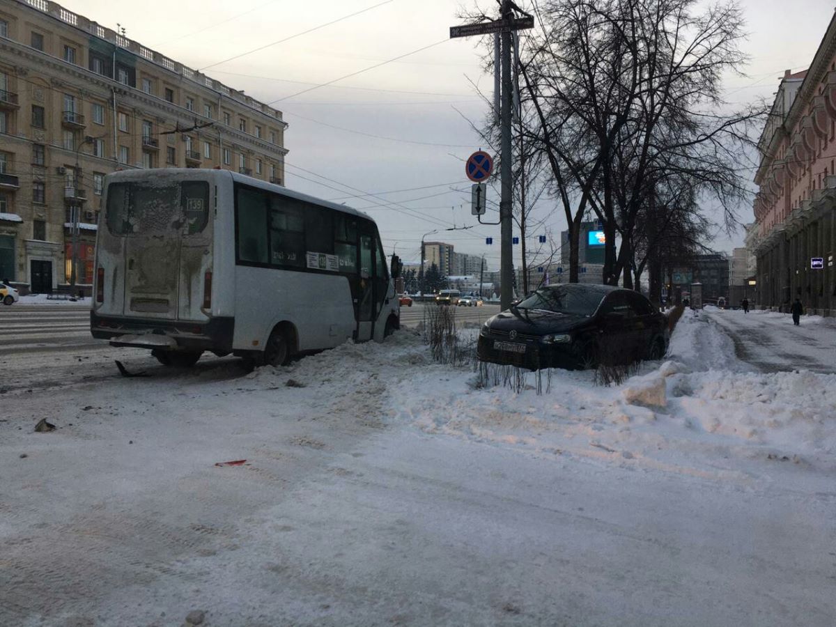 В челябинске обстреляли маршрутку. Челябинск ужасный город. Челябинск ужасный город маршрутки. Авария маршрутки номер 2 Копейск.