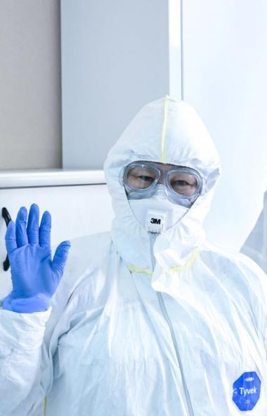 За последние сутки в России официально подтверждено 9 тысяч 709 новых случаев коронавирусной инфе