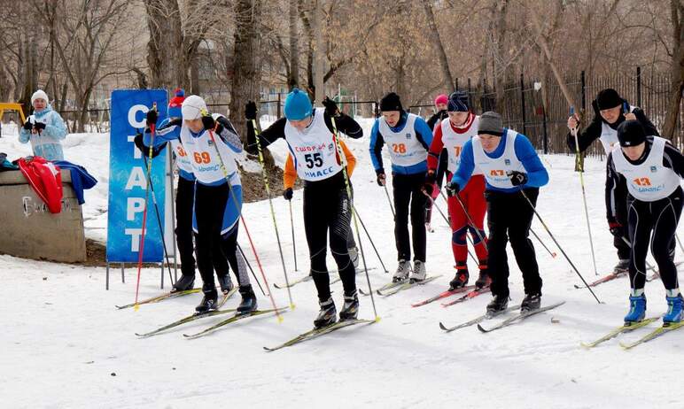 В Миассе (Челябинская область) участники открытого первенства АО «ГРЦ Макеева» по лыжам дали стар