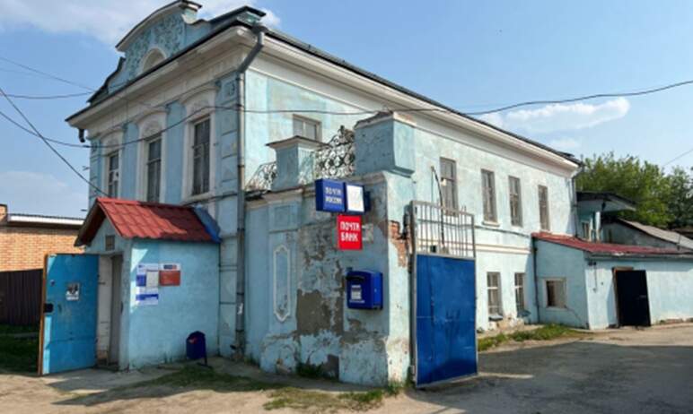 Два здания усадьбы Хозяиновых в Каслях (Челябинская область) – по улице Ленина, 50 и 52 – предлож