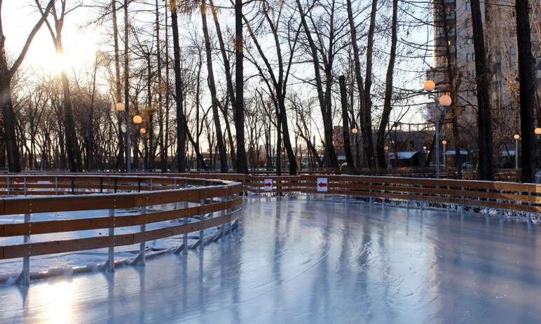 В Челябинске сегодня, 19-го ноября, самый красивый каток города под открытым небом – в парке имен