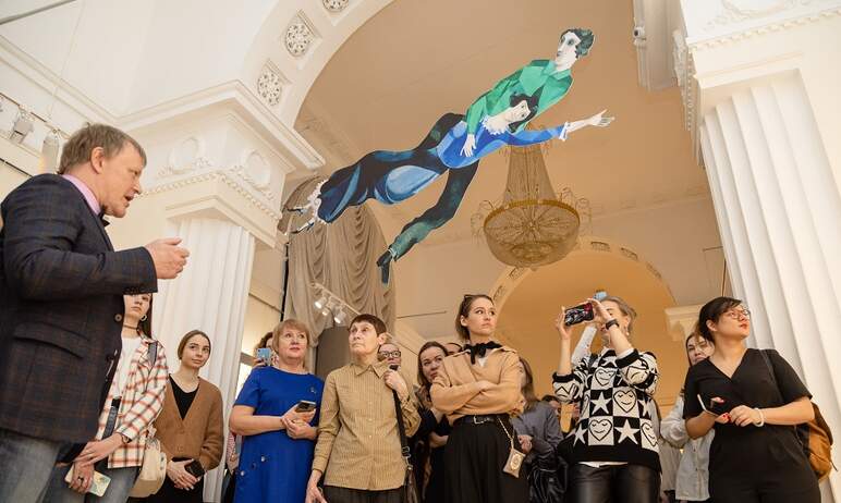 В Музее изобразительных искусств начала работу выставка «Три эпохи Марка Шагала» (6+). Впервые в 