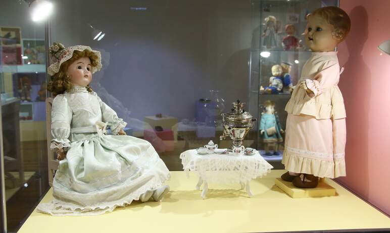 В Детском музее Челябинска накануне, первого июня, открылась выставка «История игрушек».

