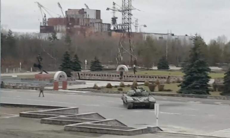 Российские военные взяли под контроль Чернобыльскую АЭС на Украине. Об этом 
