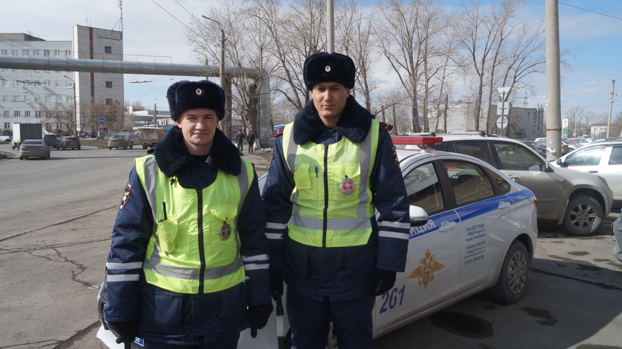 Сотрудники ГИБДД Челябинска помогли доставить в роддом беременную |  04.04.2022 | Челябинск - БезФормата