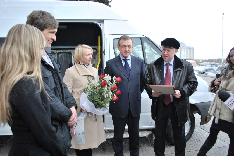 Семья Рахманиных стало обладателем нового автомобиля благодаря президенту Дмитрию Медведеву. Мари