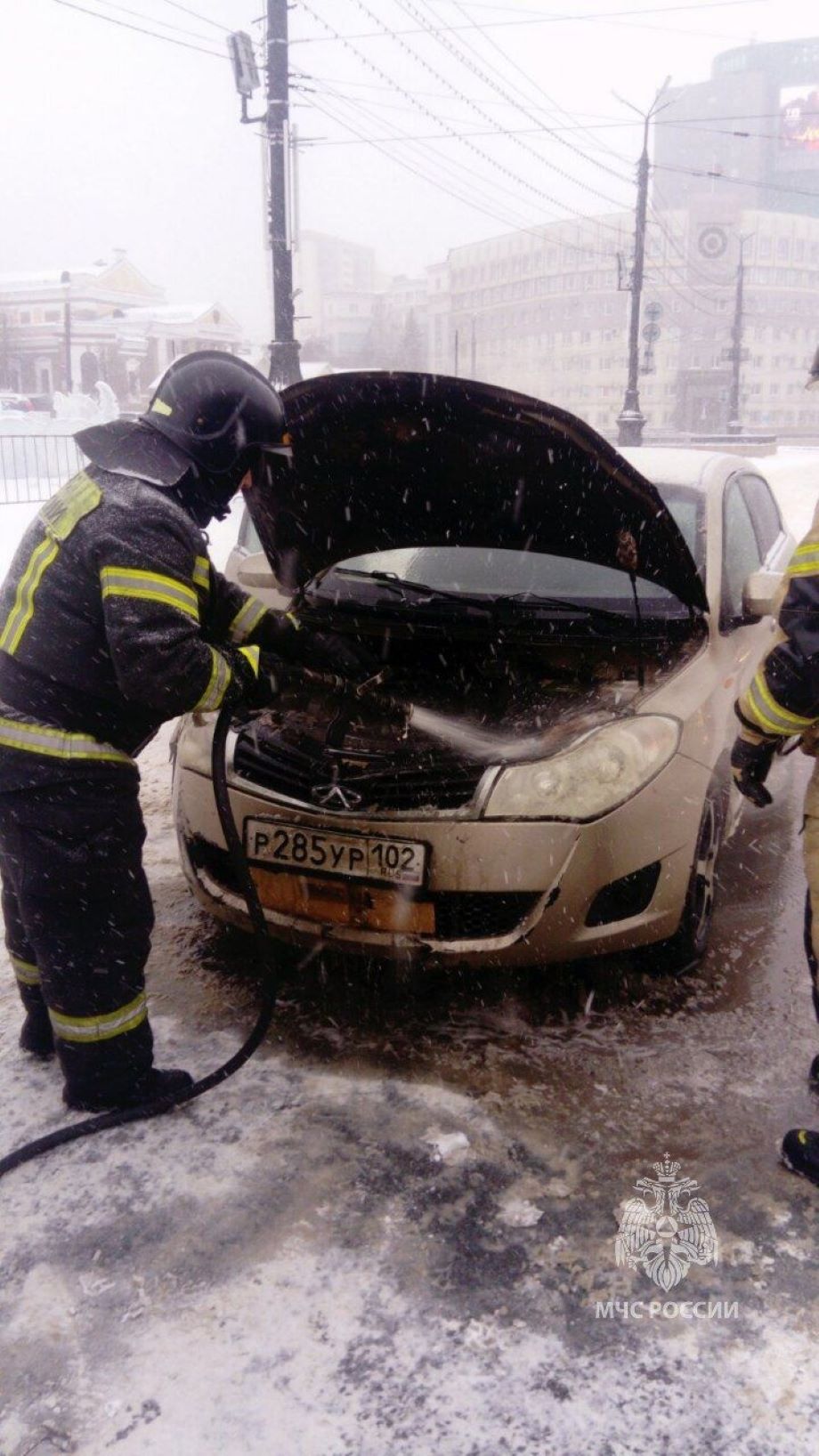 В Челябинске на ходу загорелся автомобиль | 21.02.2023 | Челябинск -  БезФормата