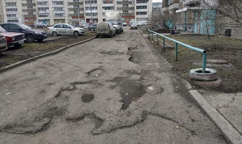 Жители дома в Ленинском районе Челябинска уже несколько лет пытаются найти ответственного за ремо