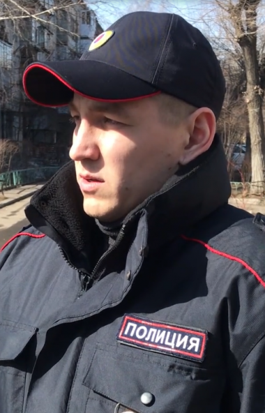 Сержант полиции Магнитогорска (Челябинская область) Аркадий Солодкий, который помогал сотрудникам