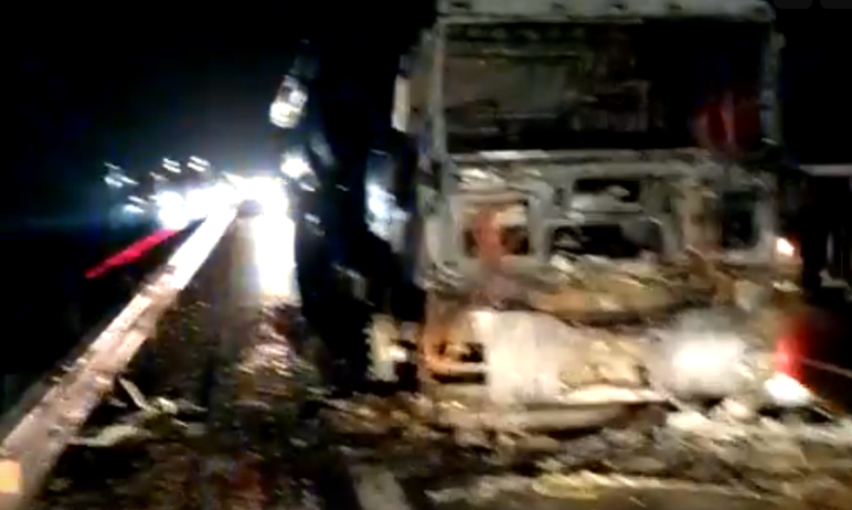 На автодороге «Москва-Челябинск» загорелся грузовой автомобиль