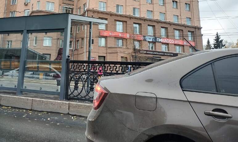 Новую остановку на площади Революции Челябинска, которая в минувшие выходные 