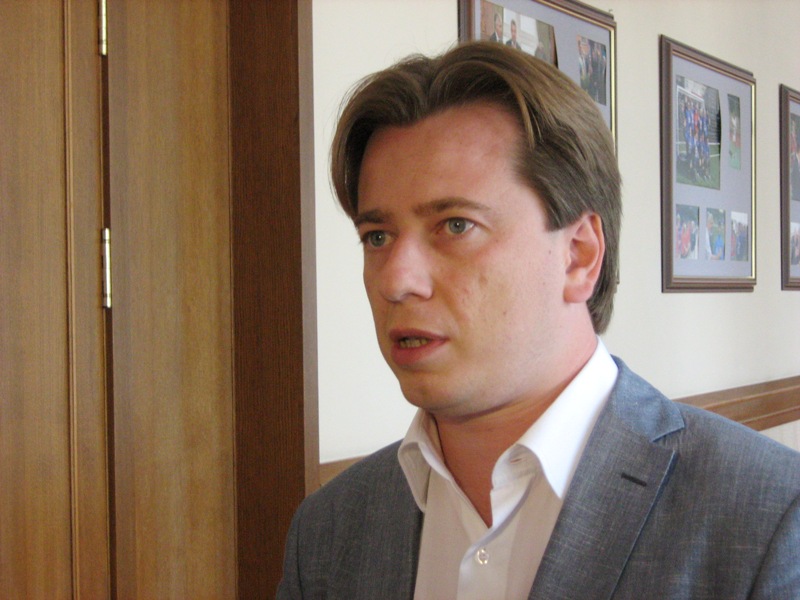 По словам депутата, до назначения он имел опыт как педагогической деятельности, так и работы по с