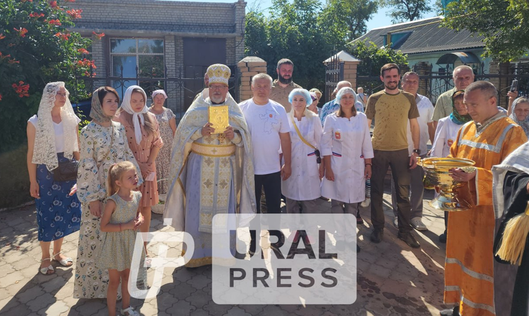 Отец Игорь Шестаков подарил храму Волновахи написанную в столице Южного Урала ик
