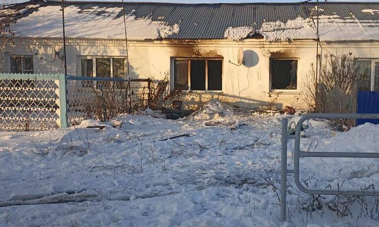 В селе Варна (Челябинская область) сегодня ночью, первого декабря, случился пожар в доме на четыр