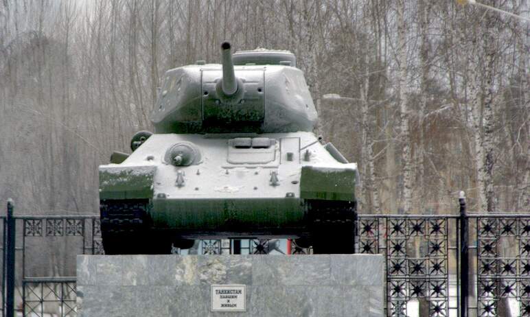 По указу президента Российской Федерации Владимира Путина пятого июля 80-му танк