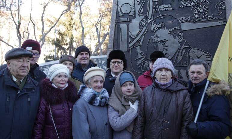 В Челябинске, на Аллее Славы, сегодня, 28-го ноября, торжественно открыли стелу в честь присвоени