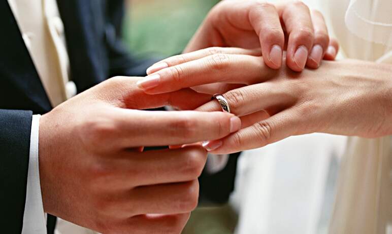 В Челябинской области с начала этого года поженились 23 тысячи 803 пары.

Рекордсменом п