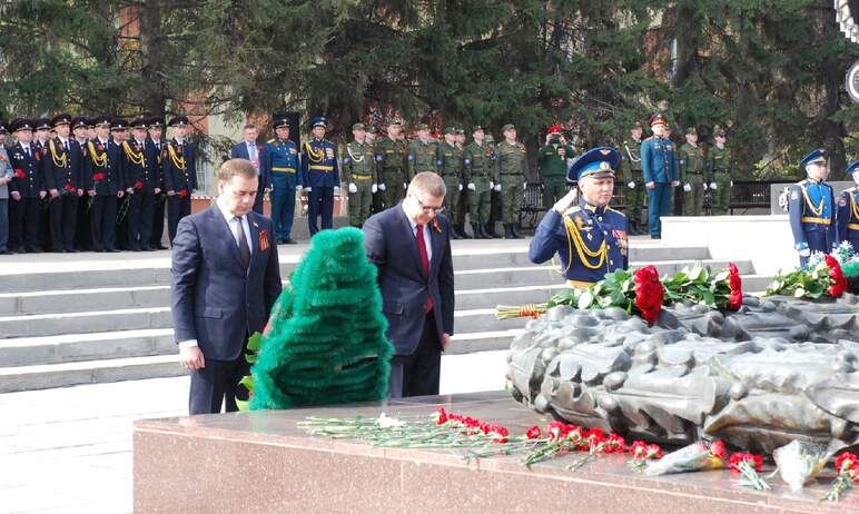Челябинск сегодня, девятого мая, вместе со всей страной отмечает 77-ю годовщину Великой Победы.