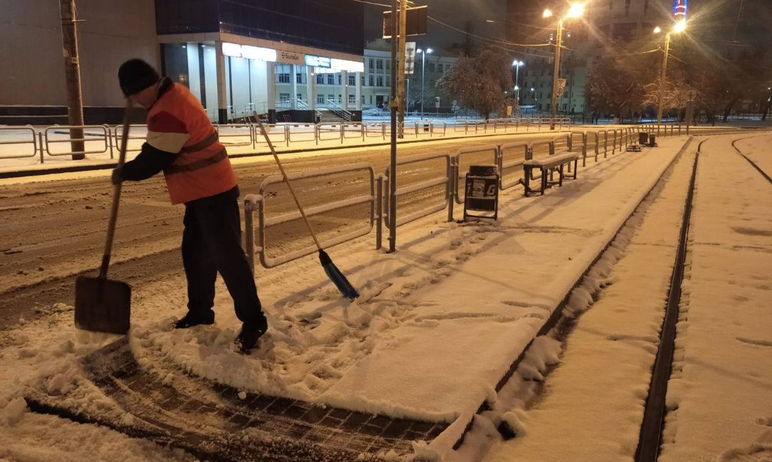 Первый снег для челябинских дорожных подрядчиков неожиданностью не стал, подчеркивают в мэрии: ми