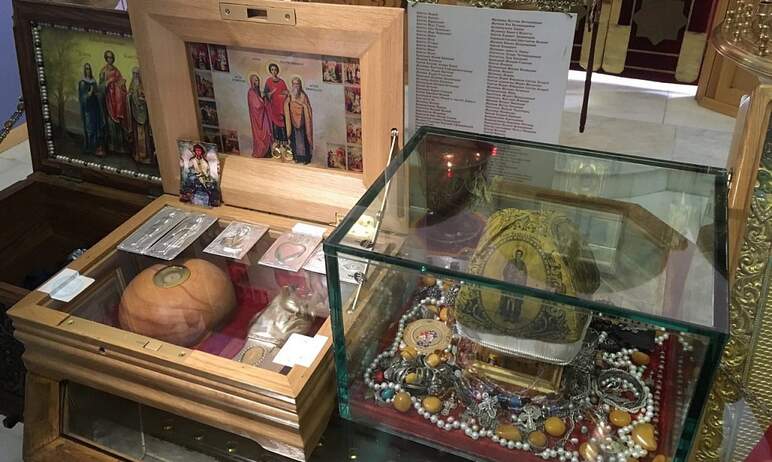 В Челябинск привезли скуфью, освященную на главе великомученика Пантелеимона. Святыня находится в