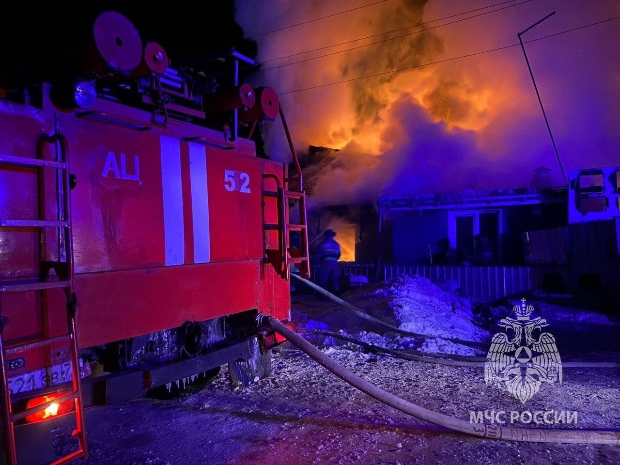 В селе Миасское произошел страшный пожар в жилом доме на двух хозяев |  16.12.2023 | Челябинск - БезФормата