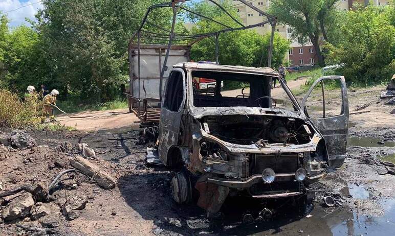 В Копейске (Челябинская область) загорелась Газель. Очевидцы сообщают, что сначала услышали взрыв
