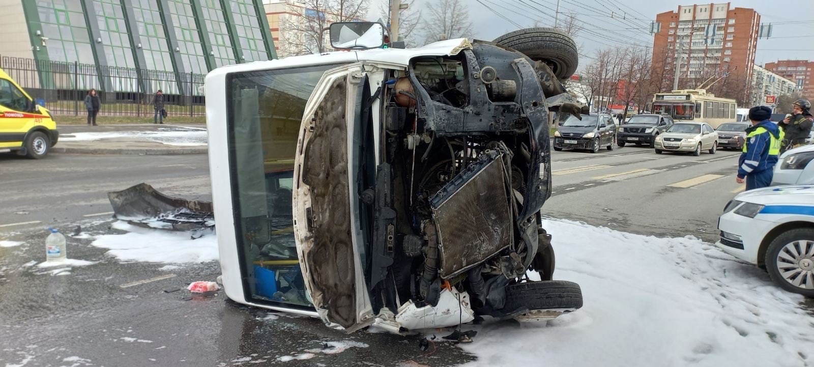 В ДТП с маршруткой в Челябинске пострадали шесть пассажиров | 22.04.2023 |  Челябинск - БезФормата