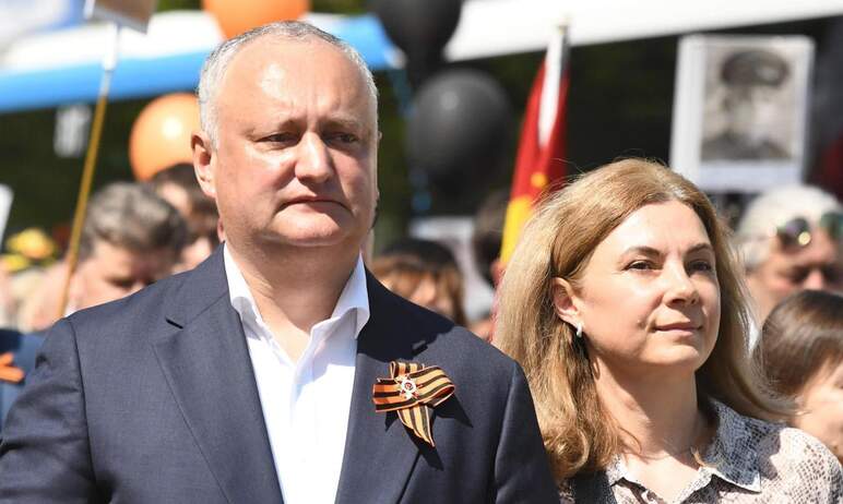 Обыски в доме экс-президента Молдавии Игоря Додона, продолжающиеся с утра сегодняшнего вторника, 