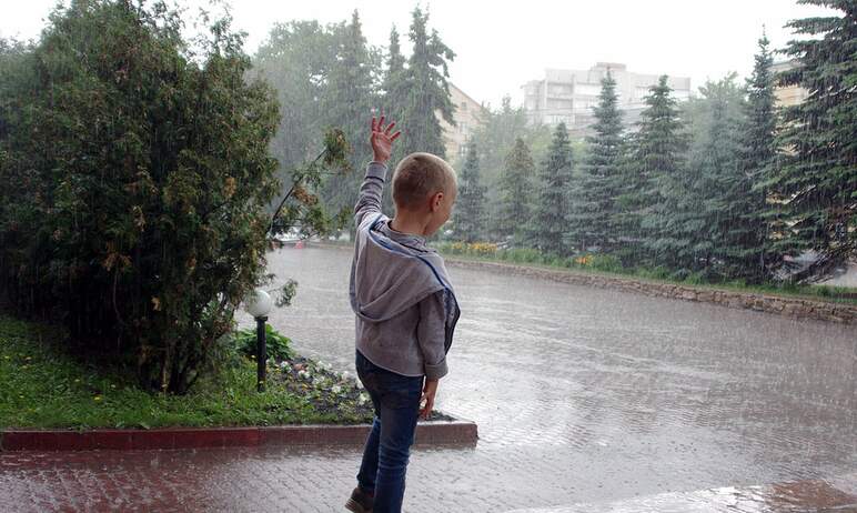 В Челябинской области предстоящей ночью и днем седьмого июня прогнозируют ливни, грозы, град