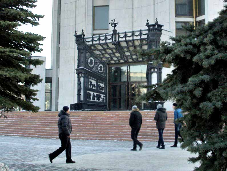 Как  отмечает заведующая литературной частью театра Елена Ляпунова, отпраздновав
