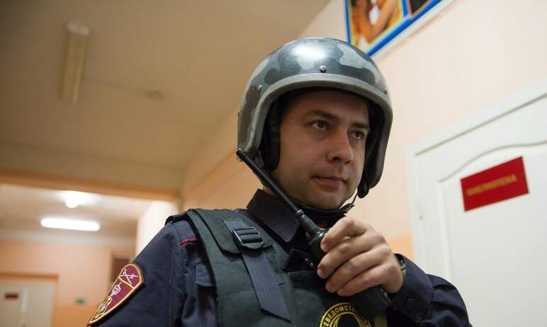 В Магнитогорске (Челябинская область) росгвардейцы задержали подозреваемых в массовой драке в каф