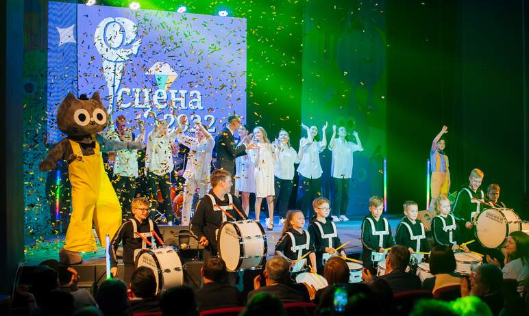 В Челябинске первого июня, в первый день лета и День защиты детей, подвели итоги 32-ого театральн