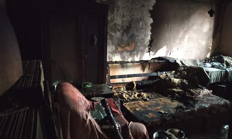 В Челябинске ранним утром произошел пожар в одноэтажном жилом доме. После тушения огнеборцы обнар
