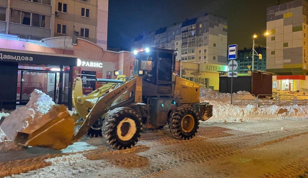 Челябинск продолжает большую уборку, но видят ее не все | 28.12.2023 |  Челябинск - БезФормата