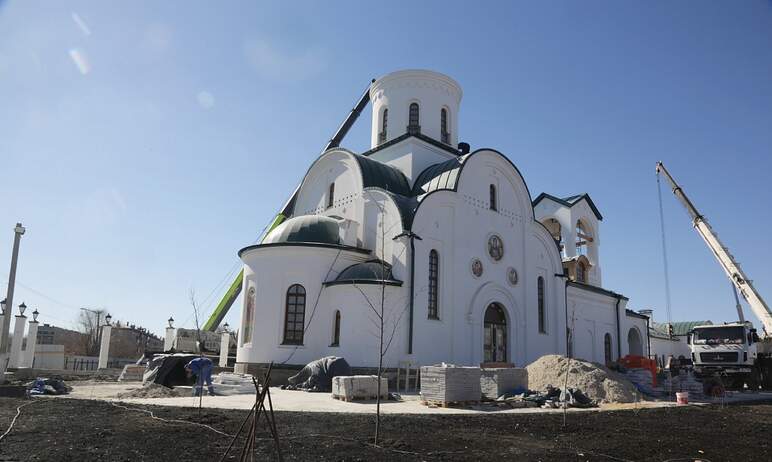 В поселке Роза (Коркинский муниципальный округ, Челябинская область) освятили купола, кресты и ко
