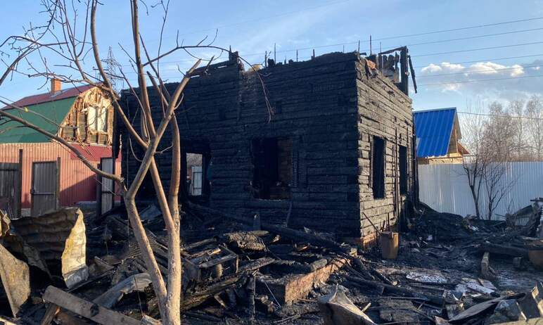 В Челябинске при пожаре в садовом товариществе «Тракторосад -2» погибла семилетняя девочка. Четыр